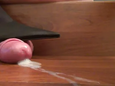 Wunderschöne Frau unterhält Mann mit großartigem Blowjob pornofilme von reifen frauen und Arschficken