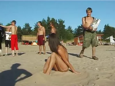 Cuckold liebt es zuzusehen, wenn seine Tussi mit einem älteren Kerl free porno reife fickt