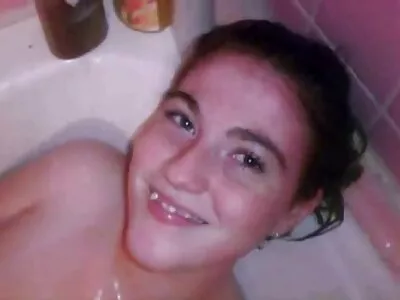 Schwanz sabbernd  gebräunte Teen Bimbos mögen Cumswapp
