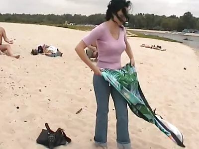 Italienischer Hengst bumst zwei porn reife frische Eurogirls bei einem Dreier