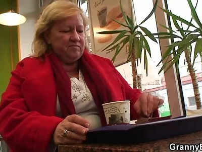 Zierliche Russin wird in reife frauen free POV-Szene gefickt