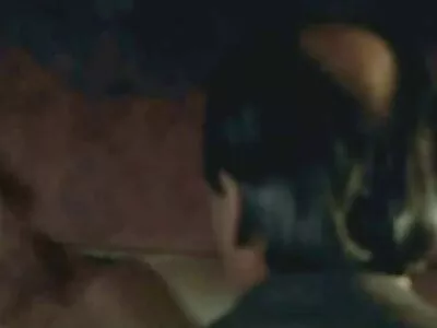 Schlanke MILF trifft sich mit jungem Liebhaber, um eine Affäre auf der Couch pornohirsch reife frauen zu haben