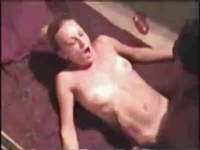 Kolossaler schwarzer Schwanz dringt free porno reife in enges kleines Arschloch eines weißen Teens ein