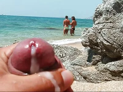 Die asiatische pornobilder reife Assistentin des Fotografen weiß, wie man einen harten Schwanz bläst
