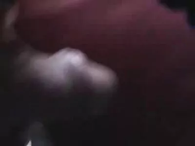 Neuling mit flacher Brust wird von Pornodarsteller mit Glatze geile alte weiber kostenlos hart auf Sofa gebumst
