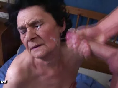 Freaky Boy Bryan Gozzling demütigt eine dünne Porno-Süße kostenlose erotikfilme reife frauen