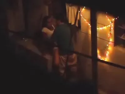 Vier Männer sollten eine oldieporno gratis blonde Schlampe mit kleinen Titten wie eine Königin ficken