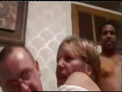 Herrliche blonde Teenie Carmen Caliente wird von einem kostenlose videos von reifen frauen alten Kerl gefickt