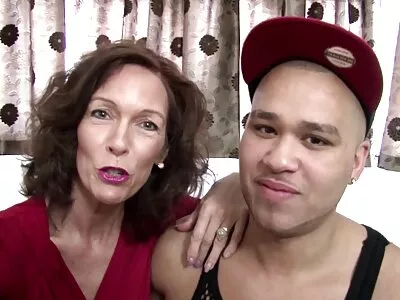 Brünette Hotties genießen interracial pornobilder reifer frauen Lesbensex