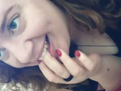 Der dunkelhäutigen, heißen Scarlett Bloom wird von reife frauen kostenlos ihrem Stiefbruder der Arsch versohlt.