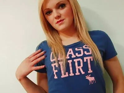 Teengirl mit blonden Haaren hat Sex mit älterem Unterstützer oldieporno gratis