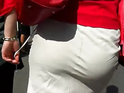 Rumänische und italienische Lezzies servieren Fotzen auf porn reife Massagetisch